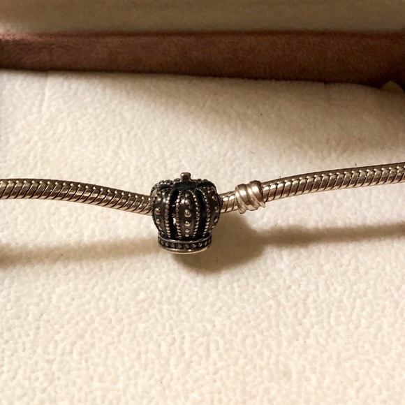 PANDORA Queen Crown Charm - Picture 2 of 2